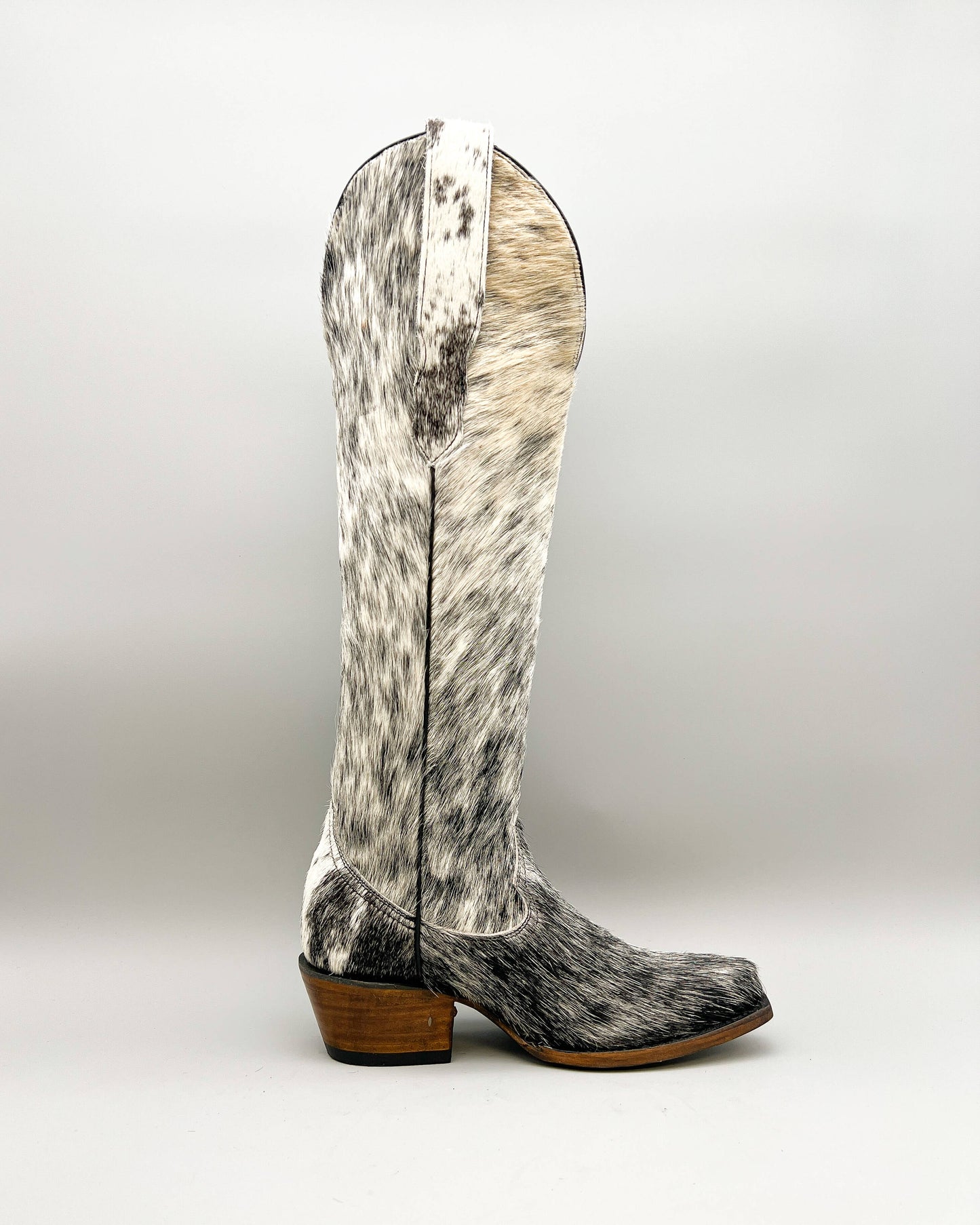 Bota Picuda Pelo de Vaca Alta