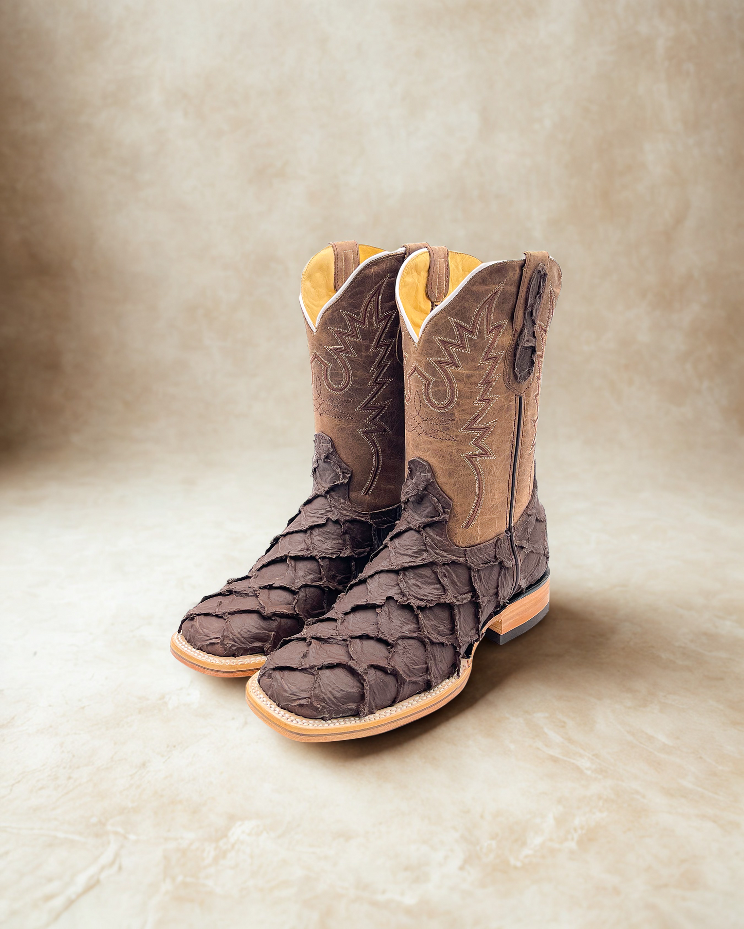 Bota Bulldog Pescado Café Claro