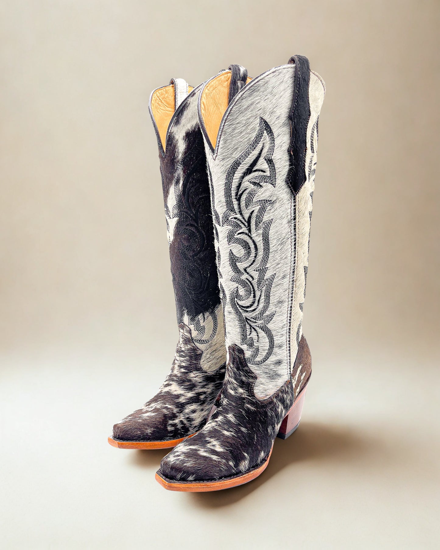 Bota Picuda con Láser Pelo de Vaca