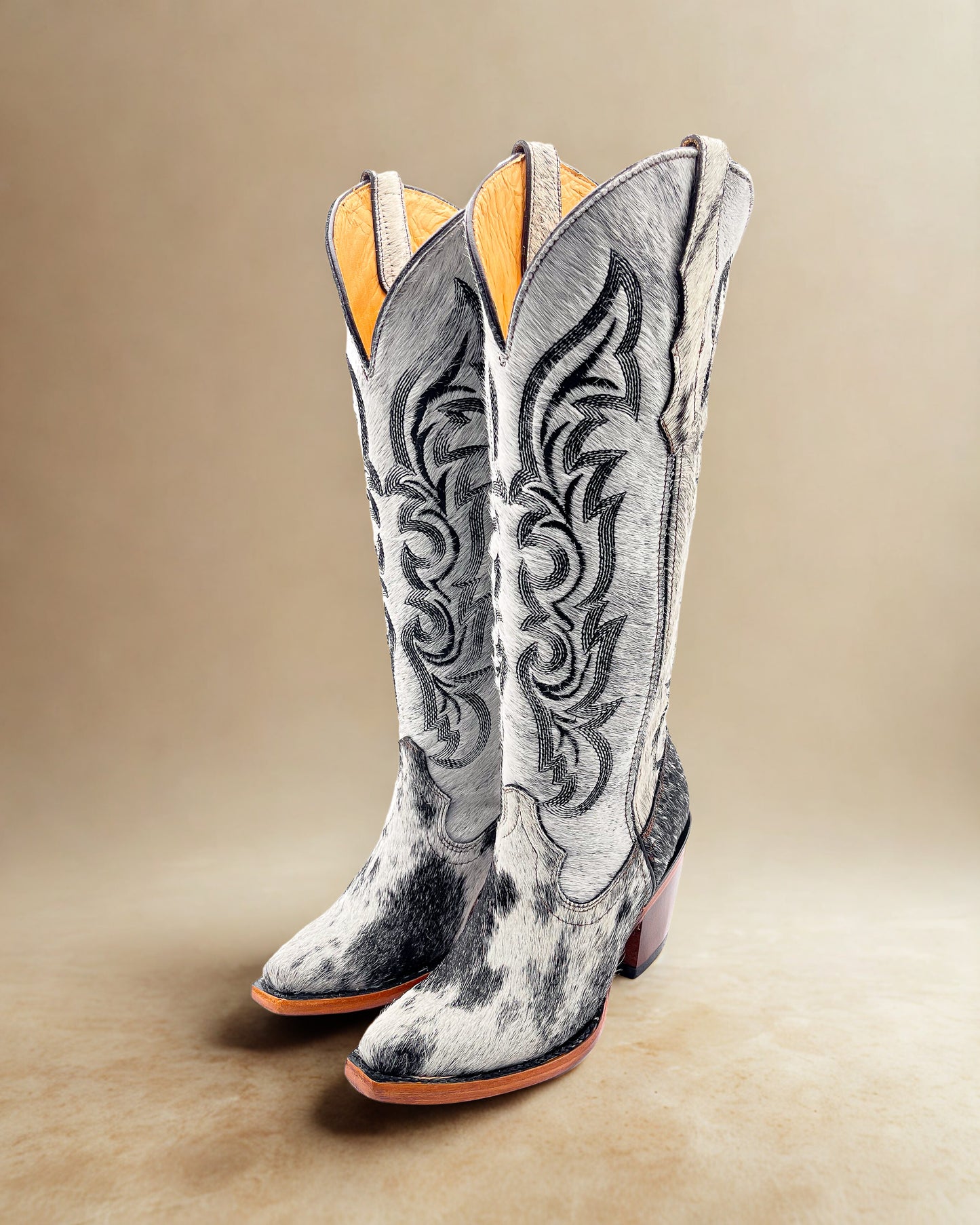 Bota Picuda con Láser Pelo de Vaca