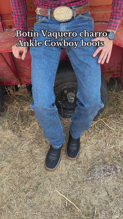 Botín Bulldog Negro Nobuck con Suela de Cuero